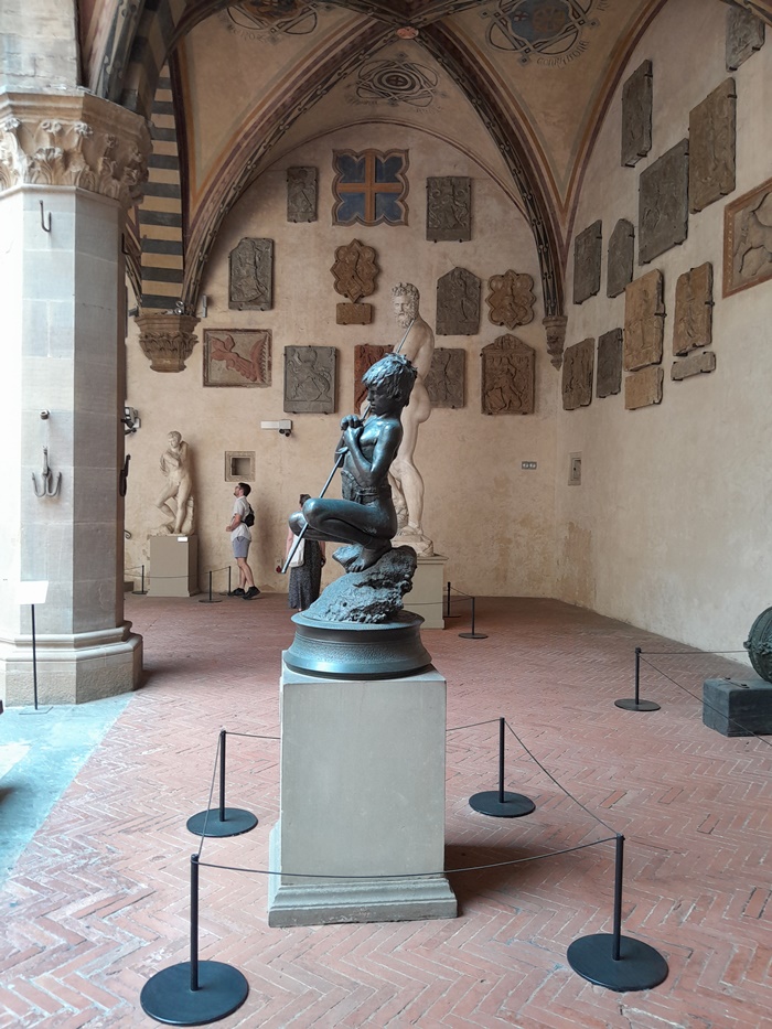 Among all the courtyard sculptures, we were most captivated by Gemito's bronze work 'Il Pescatore' Among all the courtyard sculptures, we were most captivated by Gemito's bronze work 'Il Pescatore'