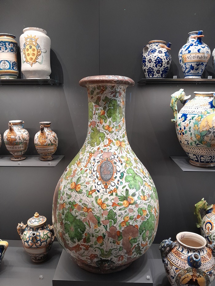 Majolica glazed pottery at the Bargello Museum Majolica glazed pottery at the Bargello Museum
