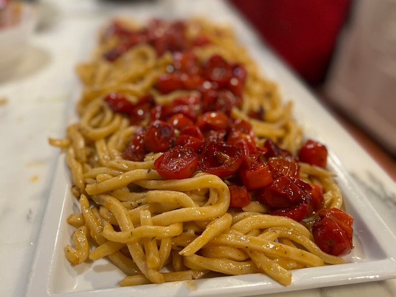 You'll be making yummy handmade pasta with tomatoes on this cooking class in Florence!