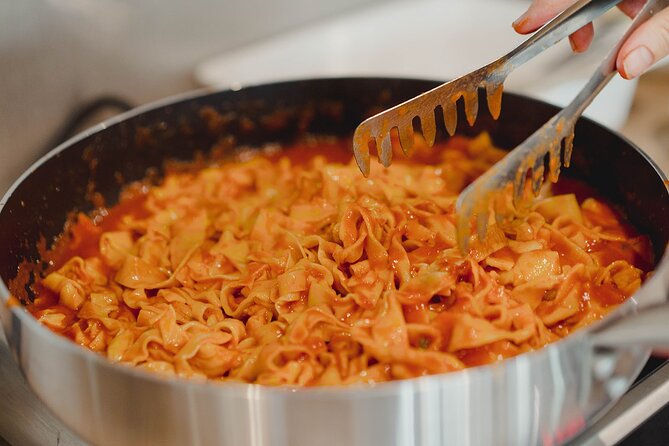 Fresh Fettuccine Tossed in Tomato Sauce â Rome Cooking Class Tossing fresh fettuccine into rich tomato sauce during a fun, hands-on cooking class in Rome