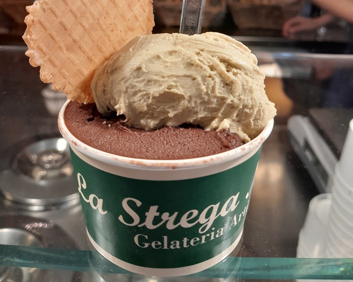 Our favourite combo — chocolate and pistachio gelato from Strega Nocciola Gelateria, Florence Our favourite combo: chocolate and pistachio gelato from Strega Nocciola Gelateria in Florence