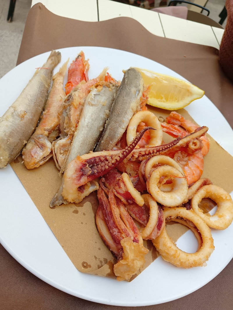 Fritto misto (mixed fried seafood) served with lemon, a taste of the sea