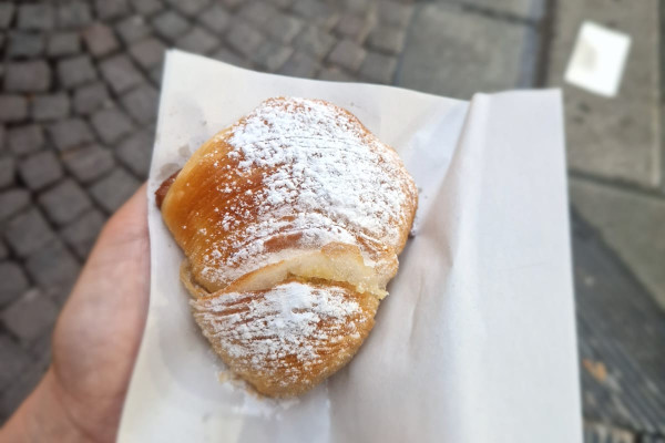 You'll be tasting crispy sfogliatella on this Naples food tour! You'll be tasting crispy sfogliatella on this Naples food tour!