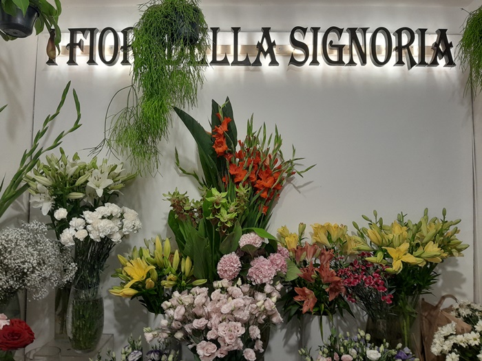 I Fiori della Signoria, a cute flower shop near Piazza della Signoria I Fiori della Signoria, a cute flower shop near Piazza della Signoria