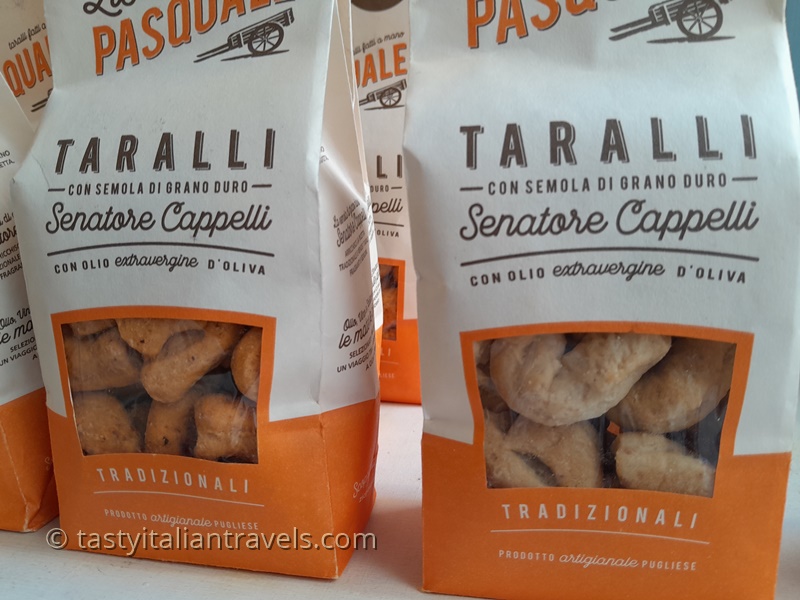 Taralli – savoury Italian snack from Puglia, an ideal foodie gift Crunchy taralli from Puglia, Italy – classic Italian savoury snack often enjoyed with wine or cured meats