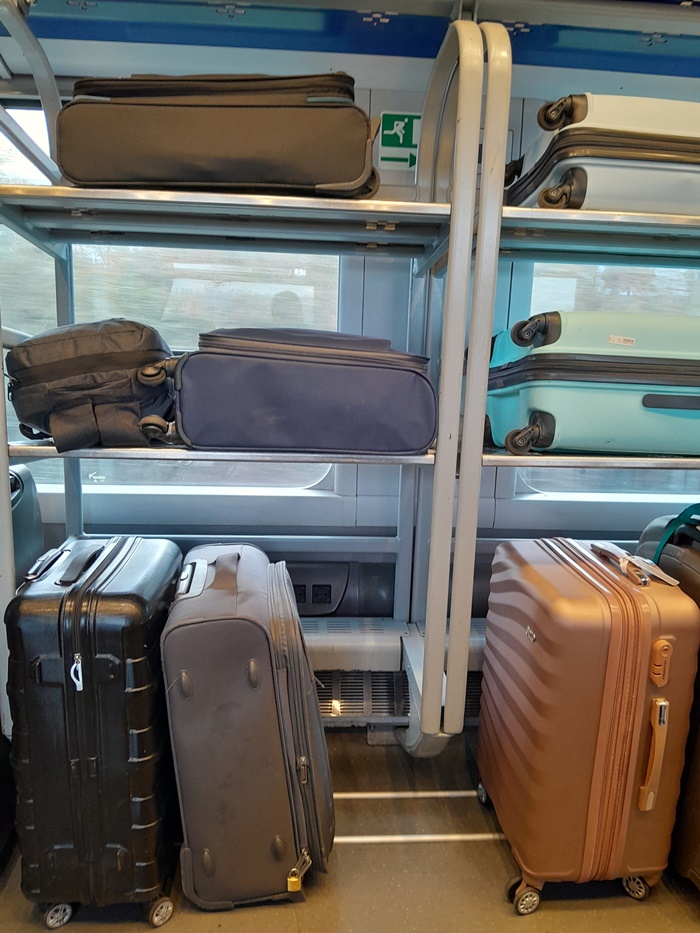 Leonardo Express train luggage space