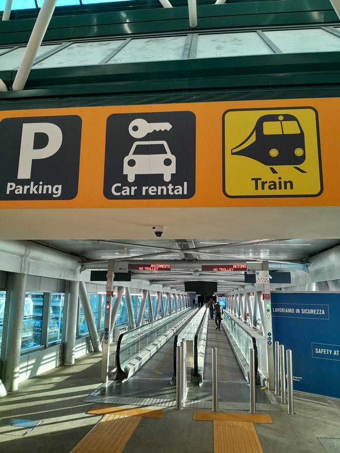 Follow the yellow sign "Train" to reach Leonardo Express platform at Fiumicino Airport Follow the yellow sign "Train" to reach Leonardo Express platform at Fiumicino Airport