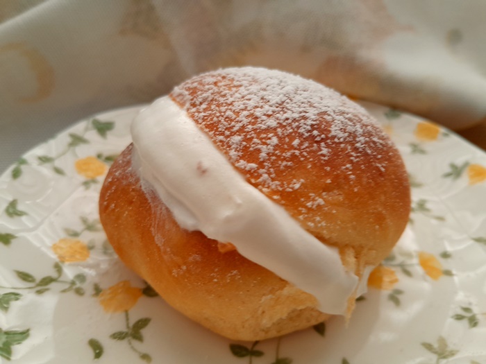 Maritozzi are baked sweet buns filled with whipped cream
