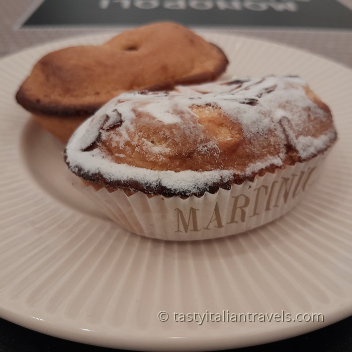 Pasticcioti Leccesi – Traditional Apulian Sweets Pasticcioti leccesi, traditional Apulian custard-filled pastries from Puglia, Italy