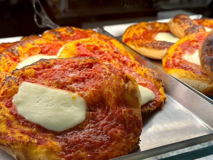 You'll be eating various kinds of pizza on this foodie tour in Naples! You'll be eating various kinds of pizza on this foodie tour in Naples!