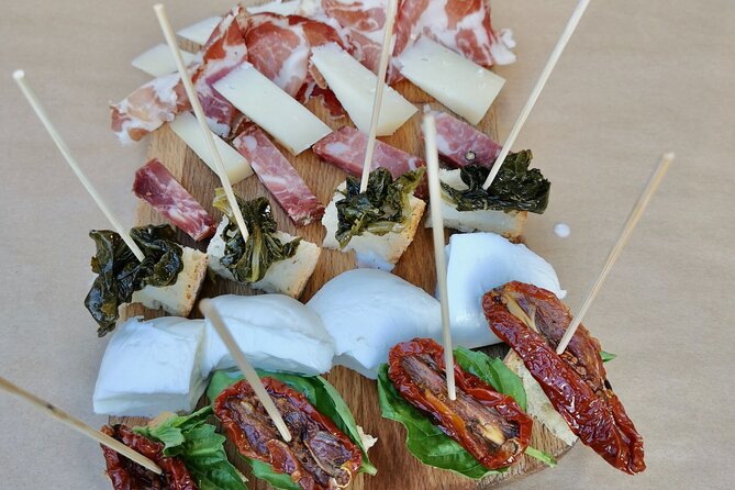 A selection of yummy nibbles you'll eat on this evening Naples food tour! A selection of yummy nibbles you'll eat on this evening Naples food tour!