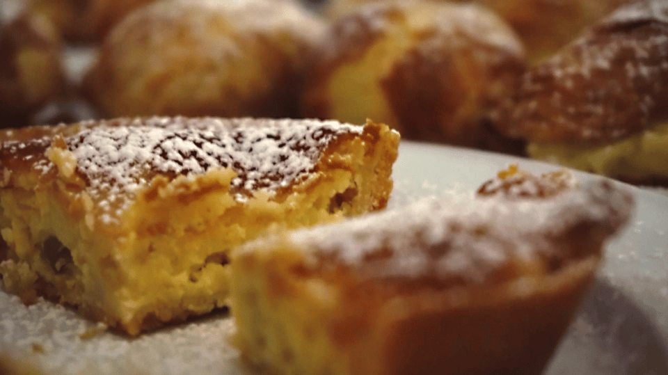 You'll be sampling a trio of the most famous Neapolitan pastries on this foodie walk! You'll be sampling a trio of the most famous Neapolitan pastries on this foodie walk!