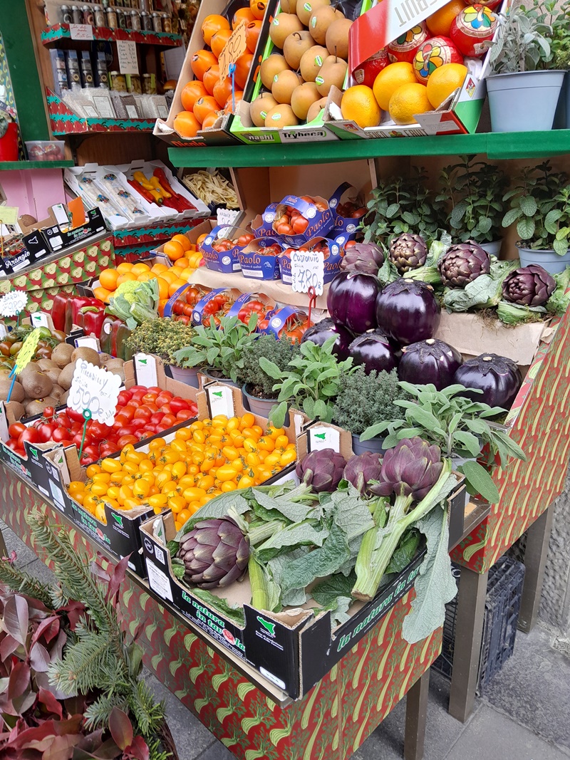 A cute fruit/vegetable store you'll find on Corso Garibaldi A cute fruit/vegetable store you'll find on Corso Garibaldi