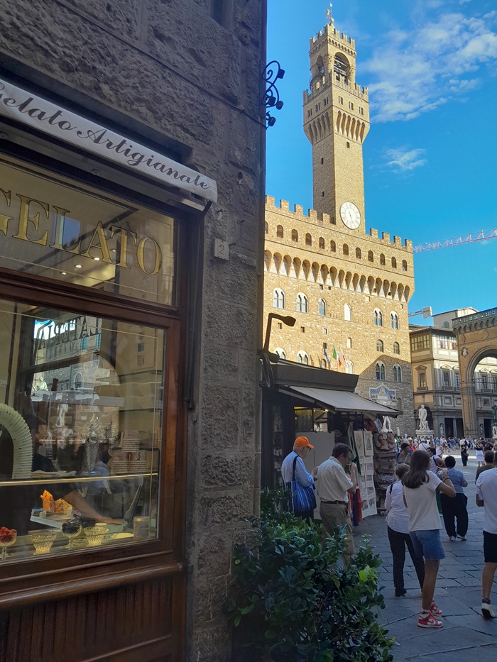 A view of Palazzo Vecchio from outside A view of Palazzo Vecchio from outside
