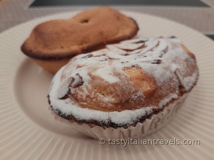 Pasticciotto, crumbly pastry filled with pastry cream