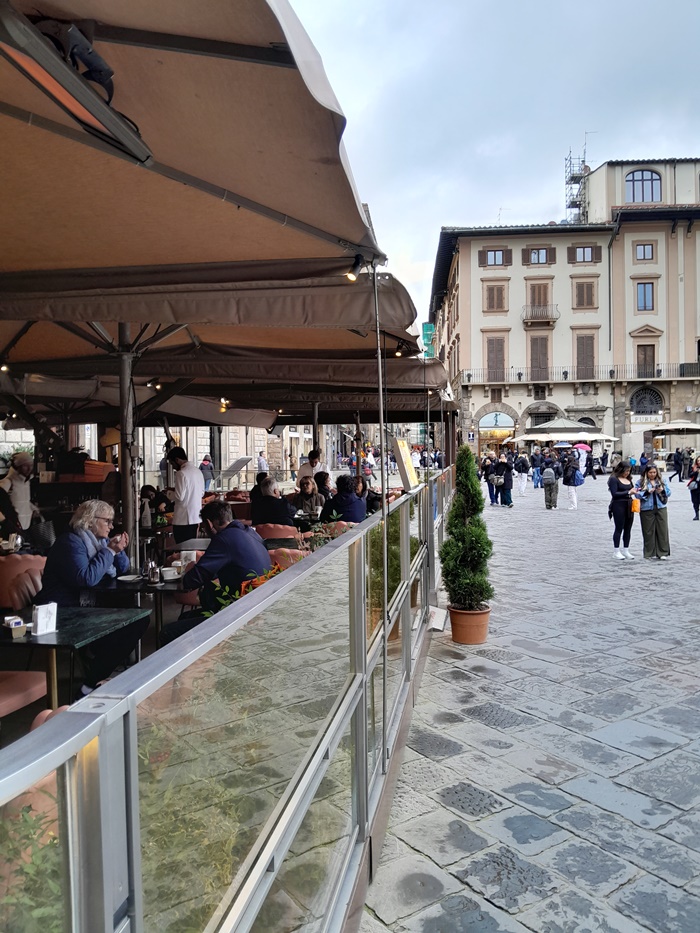 Caffè Rivoire, a place to have a coffee at Piazza della Signoria Caffè Rivoire, a place to have a coffee at Piazza della Signoria