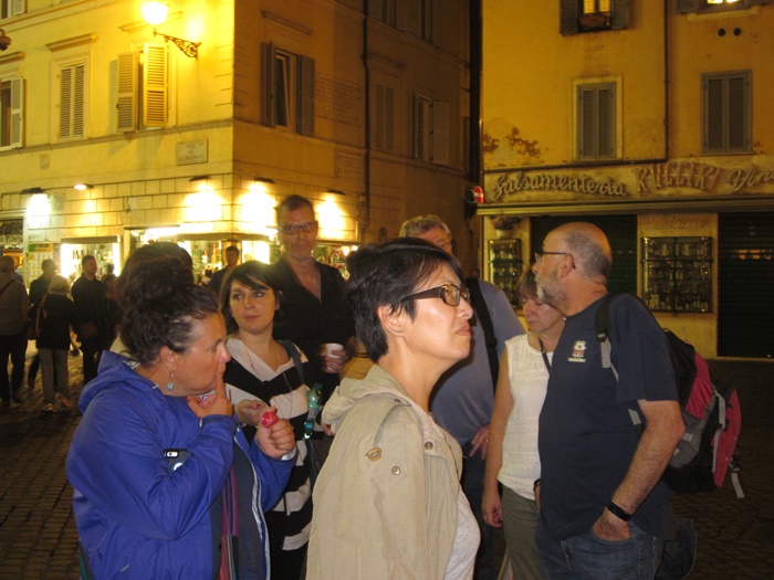 roman food tour group exploring night roman food tour group exploring night
