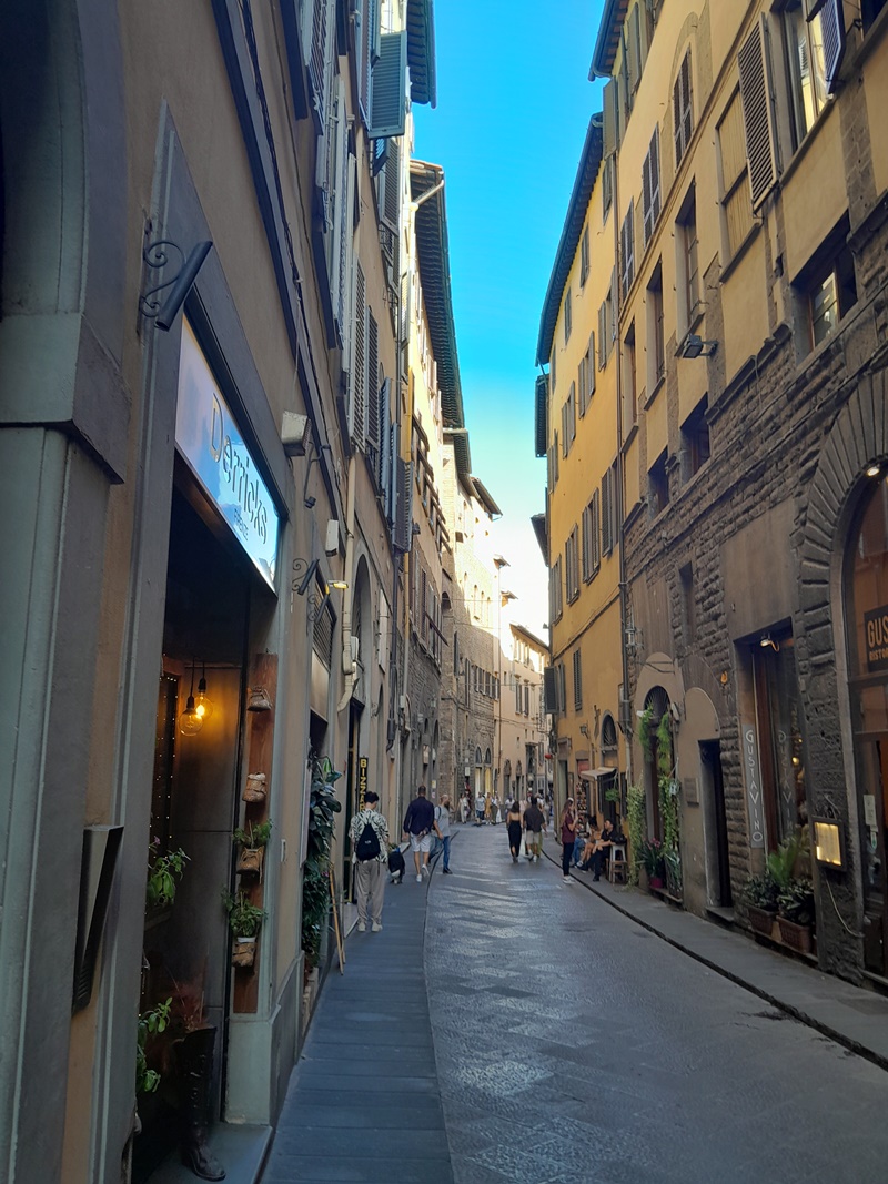 Via della Condotta (a few step from Piazza della Signoria) hiddes many small shops and food places Via della Condotta (a few step from Piazza della Signoria) hiddes many small shops and food places