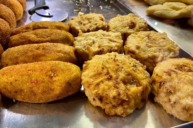 You'll eat some of fried delicacies on this Naples street food tour! You'll eat some of fried delicacies on this Naples street food tour!