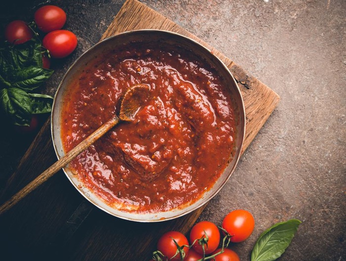 Slow-Simmered Italian Tomato Sauce from Scratch