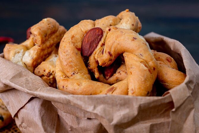 You'll nibble tarallo, savours snack enriched with almonds and black pepper, on this Naples food tour! You'll nibble tarallo, savours snack enriched with almonds and black pepper, on this Naples food tour!