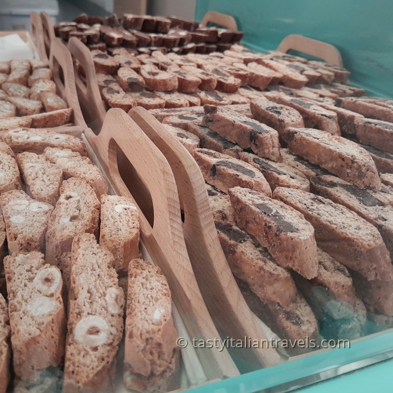 Cantucci (Almond Biscotti) â Traditional Dry Cookies to Buy in Italy Cantucci almond biscotti from Leonardo Firenze bakery in Florence, traditional dry Italian cookies displayed on a tray