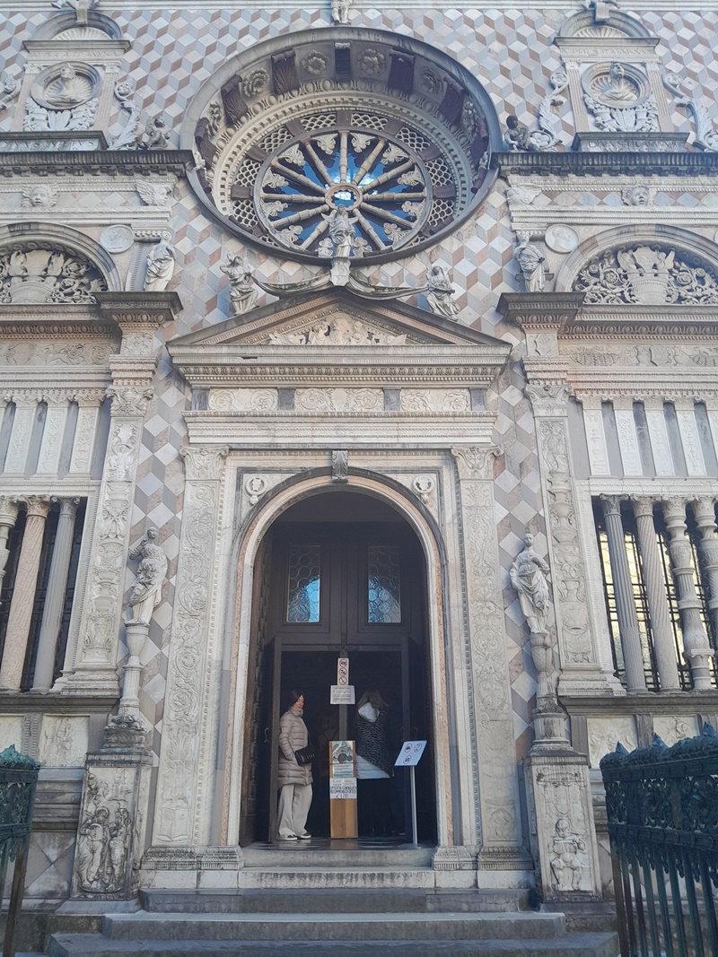 The entrance to the beautiful Cappella Colleoni