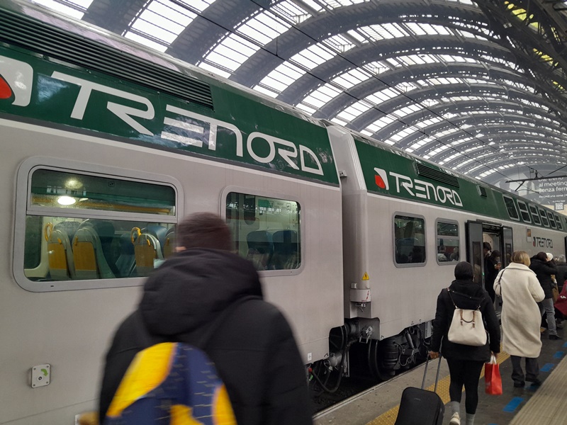 Train journey between Milan and Bergamo – less than an hour travel time
