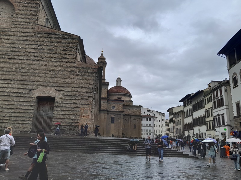Embracing Florence in the Rain – Just Grab an Umbrella and Go When it rains in Florence, we just grab an umbrella and keep exploring—it's part of the charm!